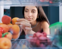 O que acontece se você trocar o jantar por frutas e como isso afeta seu corpo e sua energia?