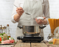 2 truques com sal que vão MUDAR sua vida na cozinha para sempre!