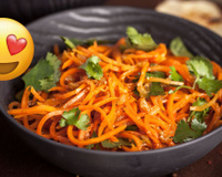 Como essa salada rápida de cenoura toda segunda-feira desde que a minha sogra ensinou: é a combinação perfeita de doçura, acidez e sabor