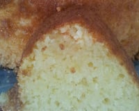 Bolo de fubá com queijo parmesão