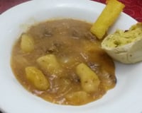 Ensopado de carne com mandioca na pressão