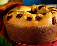 Encontrei no TudoGostoso a receita de bolo com pedaços de goiabada perfeita para o café da tarde e agora faço sempre