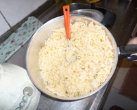 Bolinho de arroz frito e recheado