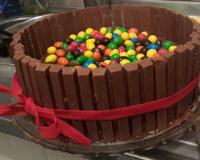 Bolo de Kit Kat com M&M'S e Nutella