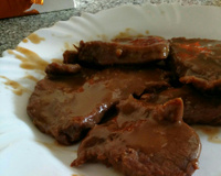 Carne cozida ao molho de cerveja