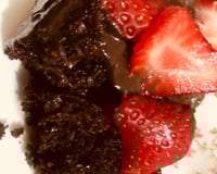 Bolo de chocolate recheado aerado e super molhadinho