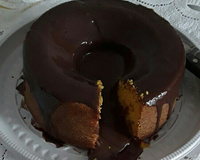 Bolo vulcão de cenoura com chocolate