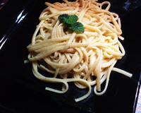 Espaguete com Pesto de Hortelã e Amêndoas