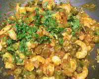 Camarão com quiabo ao leite de coco