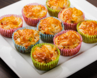 Muffins de queijo cottage mais saudáveis ​​com 4 ingredientes (sem ovos, açúcar refinado, manteiga ou óleo)