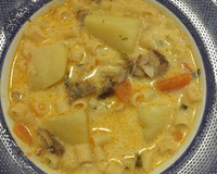 Sopa de costela com macarrão