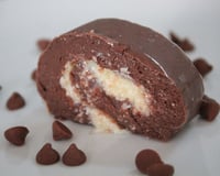 Rocambole com massa de Nescau e leite ninho