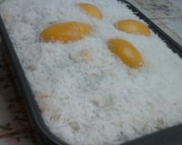 Bolo de pêssego com coco