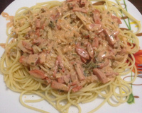 Macarrão com salsicha e creme de leite