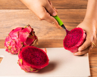 Controla a pressão e colesterol, combate a anemia e mais: aqui estão os motivos para colocar pitaya no cardápio