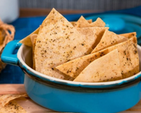 Crostini de tapioca e mais 2 ingredientes é barato, muito fácil de fazer e fica suprecrocante!