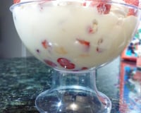 Sobremesa de suspiro com morango