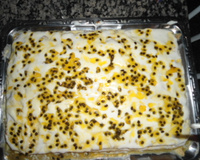 Bolo de maracujá recheado com mousse de maracujá