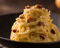Sempre que eu fazia parecia um macarrão com ovo, mas (finalmente!) aprendi a fazer o carbonara perfeito, igual de restaurante!