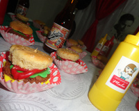 Cupcake com formato de hambúrguer