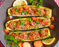 Isso me reconciliou com esse vegetal: aqui está a melhor receita de abobrinha recheada de acordo com os leitores do TudoGostoso