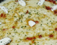 Panqueca com recheio de carne moída e mussarela