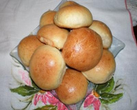 Pão de batata recheado com mortadela