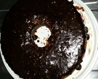 Bolo de cenoura com calda de chocolate