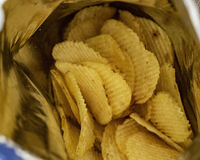 O "ar" nos salgadinhos de batata frita não é ar: existe uma explicação para tanto espaço "vazio" na embalagem