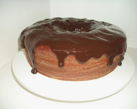 Bolo de chocolate com cobertura