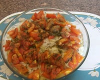 Sardinha ao forno com batata, cebola e tomate