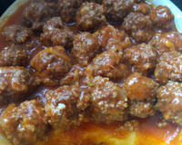 Polenta com almôndegas