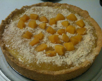 Torta de biscoito triturado com pêssego