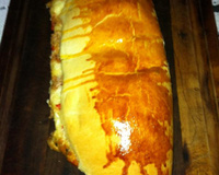 Pizza enrolada com recheio misto