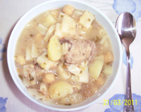 Sopa de grão-de-bico e costelinha