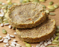 Faço esses biscoitos de aveia e ervas toda semana: crocante, saudável, fácil de fazer e como com geleia, requeijão ou puro mesmo