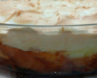 Chico balanceado com banana