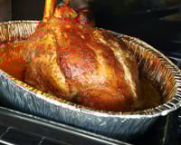 Pernil assado temperado com molho