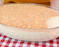 Você já provou areia movediça? Essa sobremesa é tão deliciosa que te puxa pro segundo pedaço até você devorar a travessa toda!