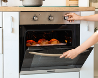 Vale a pena ter um forno elétrico? saiba como o eletrodoméstico pode te ajudar na hora de cozinhar