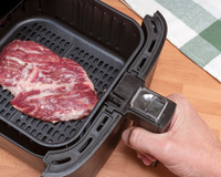 Adeus calor no fogão: o contrafilé na airfryer que fica bem suculento seguindo um passo simples