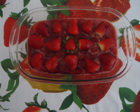 Brigadeirão com doce de morango