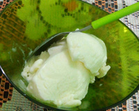 Sorvete caseiro de mousse de limão