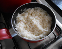 Arroz branco ao alho e óleo