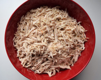 Como desfiar frango no micro-ondas: aprenda esse método incrível