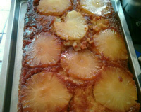 Bolo fácil de abacaxi caramelizado