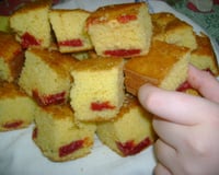 Bolo de fubá com goiabada