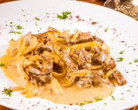 Bife acebolado com molho de maionese: receita simples