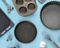 Kit com desconto! 5 assadeiras antiaderente para preparar bolos, tortas e outras receitas por menos de R$ 150