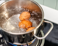 Você nunca mais vai cozinhar ovos na panela no fogão: esse método é muito melhor